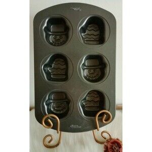 Wilton Christmas Cupcake Muffin Pan Snowman & Mittens Non-Stick 6 Cavity  GUC